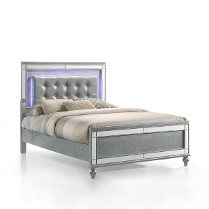 New Classic Furniture, Contemporary Solid Wood 4/6 Full Bed in Silver - 1 of 4
