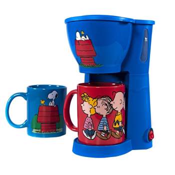 Uncanny Brands Peanuts Single Cup Coffee Maker Gift Set with 2 Mugs