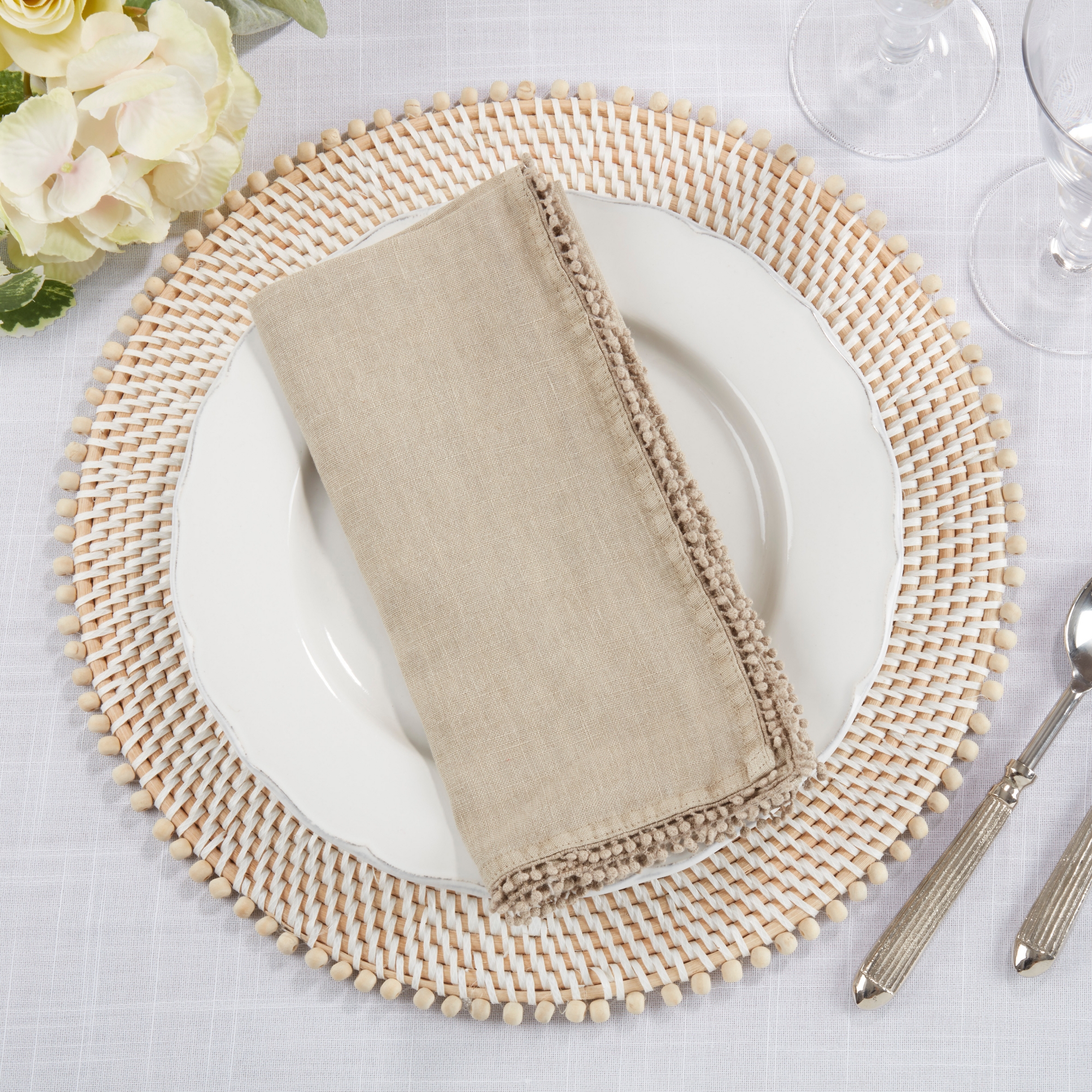 Saro Lifestyle 100% Linen Pompom Design Dinner Table Napkins (Set of 4), Beige, 20" x 20"