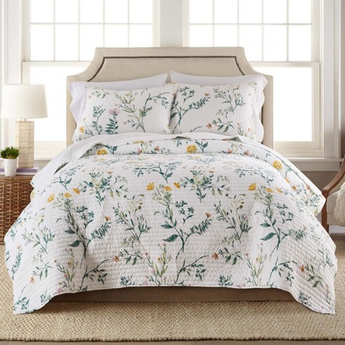 Kilkenny Bloom White Quilt Set - One King Quilt, Two King Shams ...