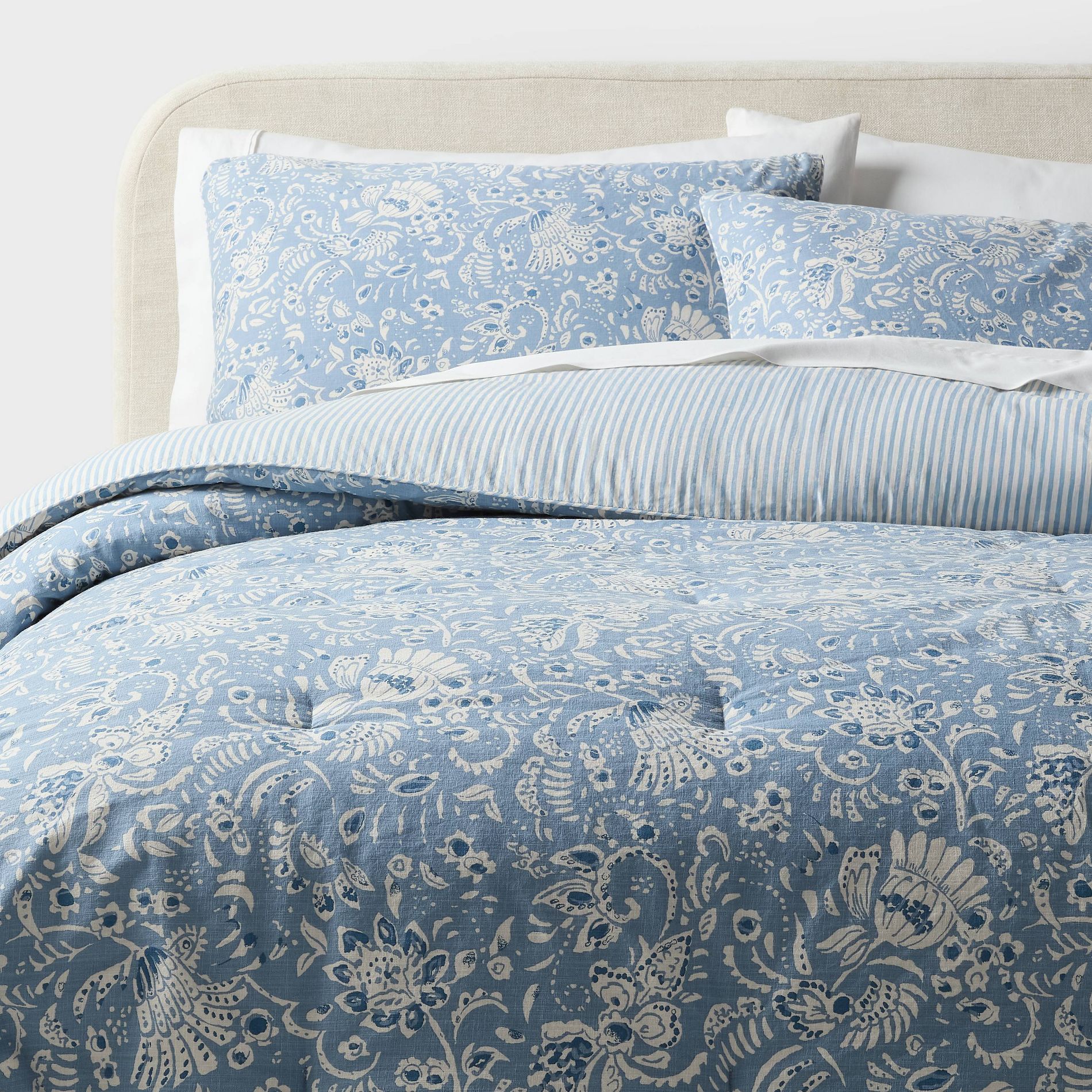 Floral Paisley Reversible Comforter and Shams Set - Threshold™