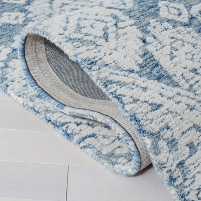 Blue and Ivory Hand-Tufted Wool Medallion Rug, 4' x 6'