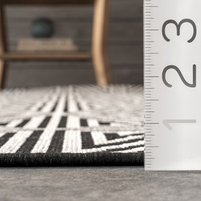 Reversible Black Synthetic 5' x 8' Indoor/Outdoor Easy Care Rug