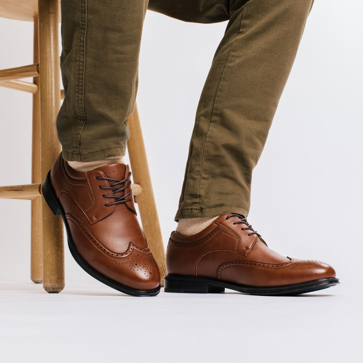 Vance Mens Cormac Medium and Wide Width Comfort Wingtip Oxford Dress Shoe - thumbnail 9