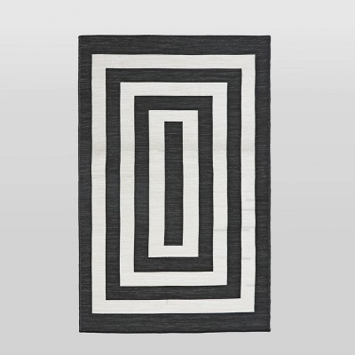 4'x6' Mitre Stripe Outdoor Rug Black - Project 62™