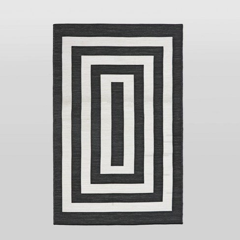 4'x6' Mitre Stripe Outdoor Rug Black - Threshold™