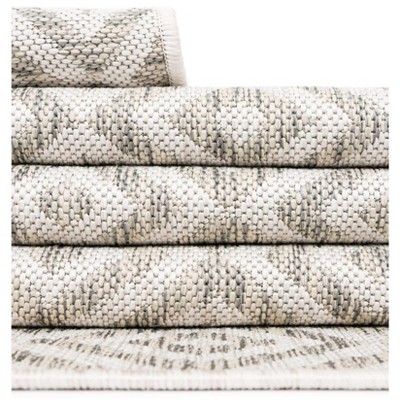 Elegant Geometric Light Gray 2' x 6' Outdoor Runner Rug