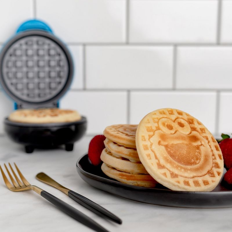 Uncanny Brands Sesame Street Cookie Monster Mini Waffle Maker, 3 of 6