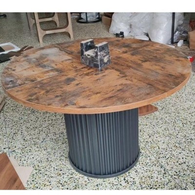 47Inch Industrial Round Dining Table for 4-6 People, Dining Room Table with Sturdy Waveform Metal Pedestal Base, for Dining Room, Kitchen