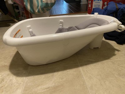 I loved all the functions of this bathtub. As your baby grows, so