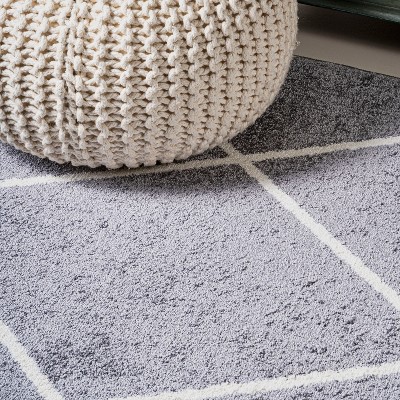 Gray and White Diamond Trellis 4' x 6' Reversible Area Rug