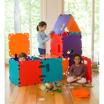 HearthSong 16-Panel Colorblock Fantasy Forts Indoor/Outdoor Building Kit with Lightweight Corrugated Plastic Panels