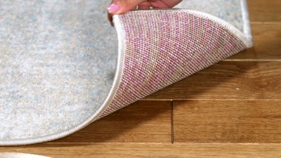 Reversible Red and Gold Synthetic 4' x 6' Area Rug