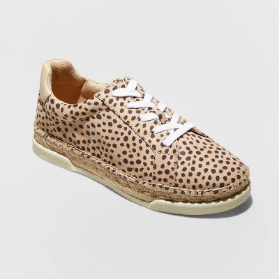 universal thread high top sneakers