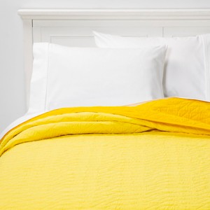 Full/Queen Triangle Stitch Microfiber Quilt Yellow - Pillowfort