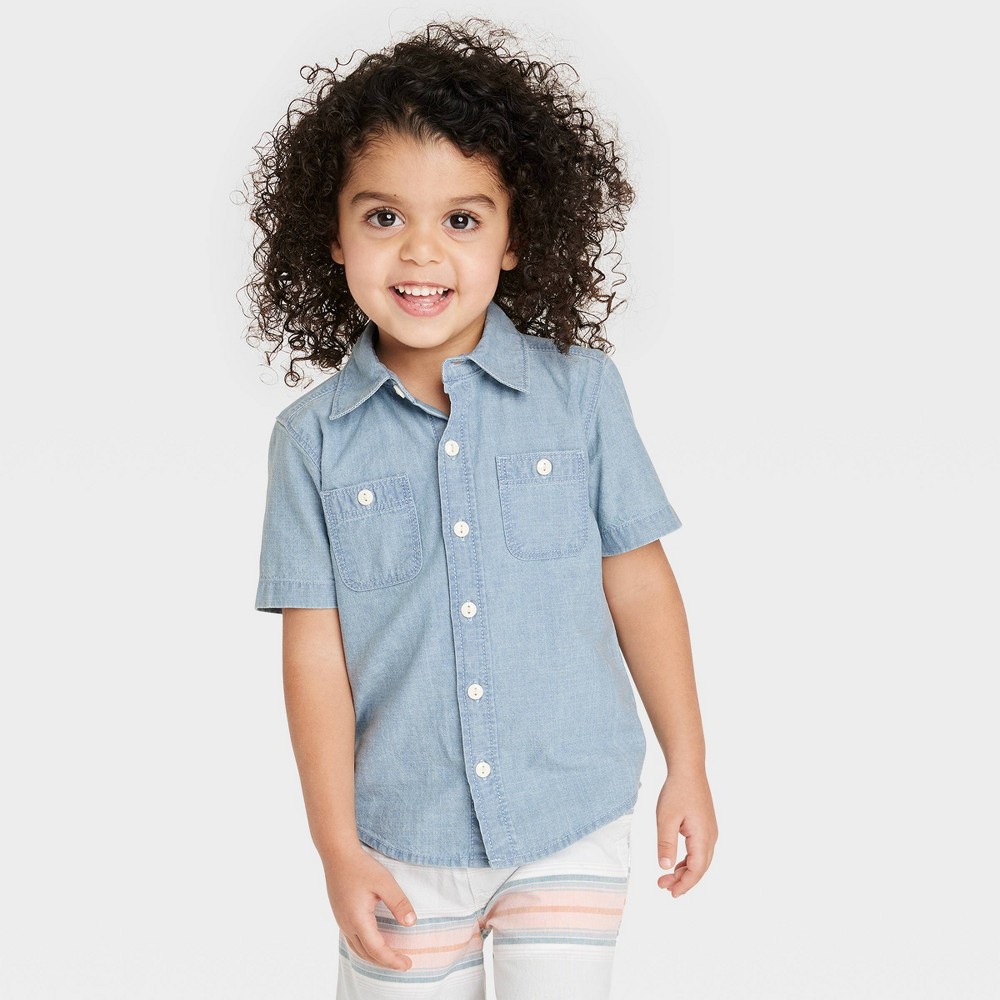 size 4T OshKosh B'gosh Toddler Boys' Short Sleeve Woven Chambray Shirt - Light Blue Denim 4T