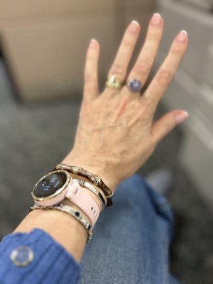  Wearable4U Garmin Lily Sport - Reloj inteligente de fitness  para mujer, color oro crema, paquete de banco electrónico de silicona rosa  polvo, regalo para mamá : Electrónica
