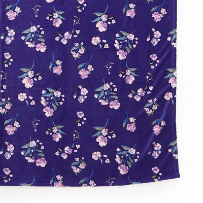 Wild Roses Lightweight Fleece Throw Blanket, 80" x 50"