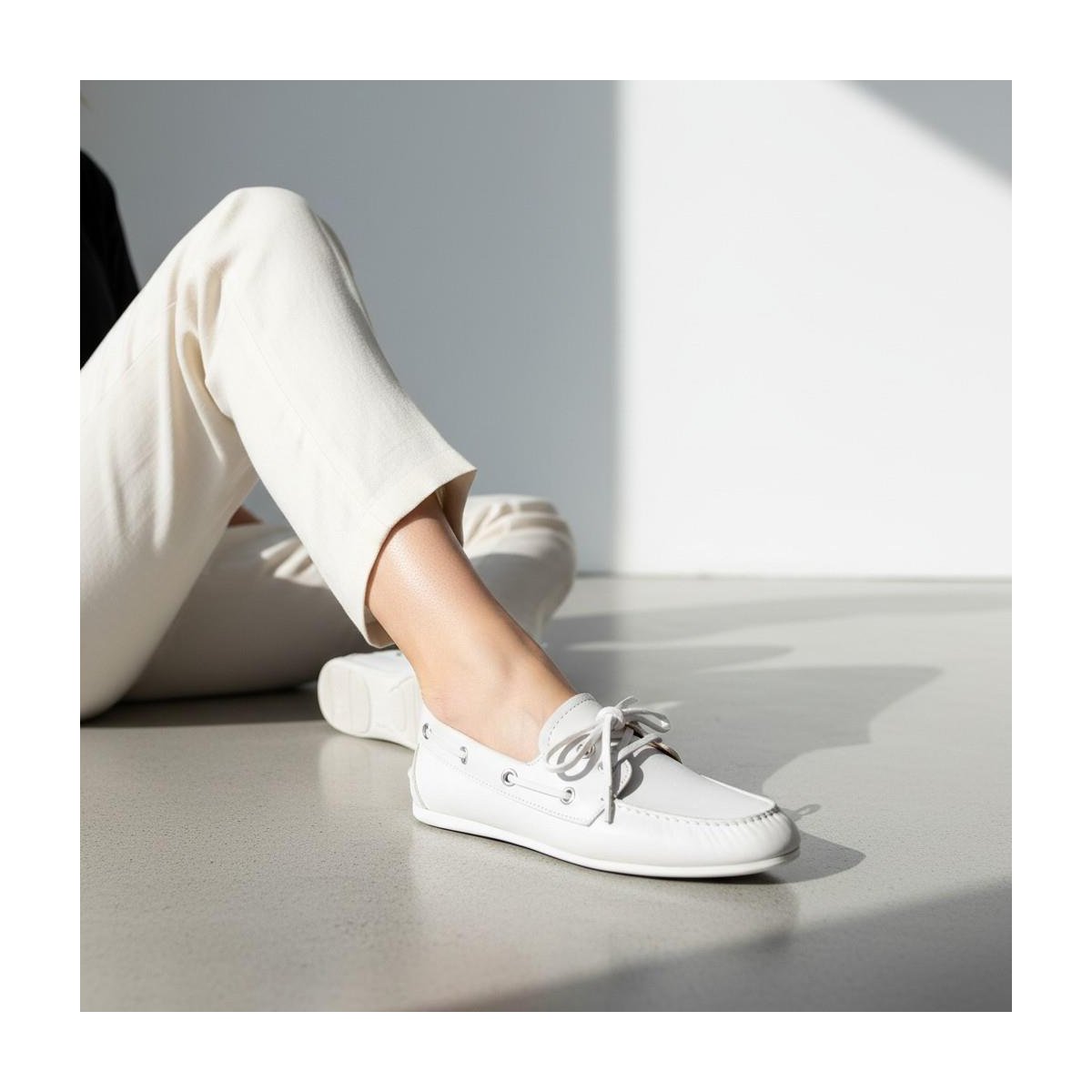 Женские туфли CUSHIONAIRE Women's Anchor Boat Shoe – Classic Slip-On Moccasin Loafer with Nautical Detailing + Memory Foam White Smooth 11 — фото 2