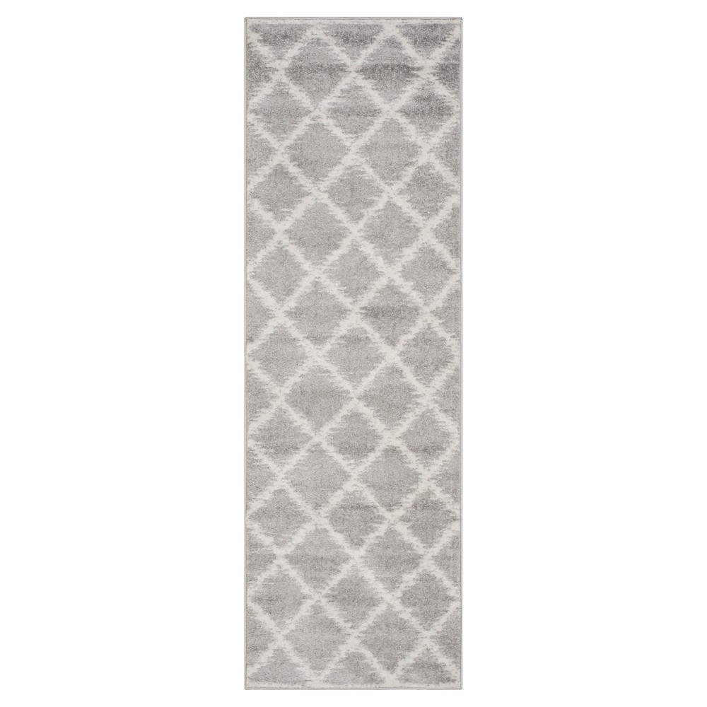 2'6inx8' Runner Silver/Ivory Geometric Loomed - Safavieh