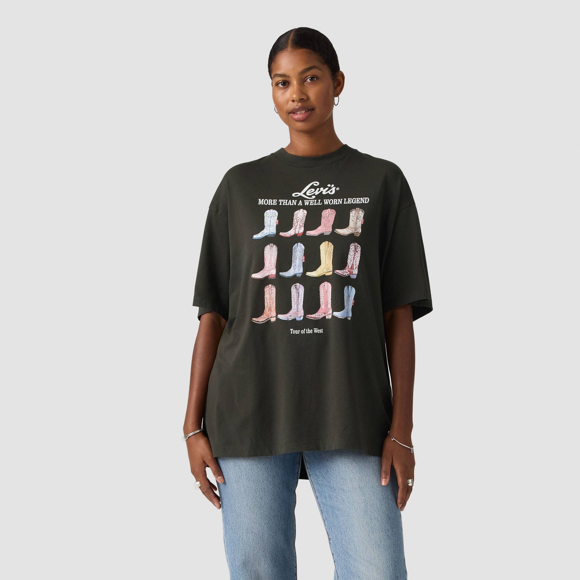 Levi's® Women's Graphic Short Stack T-Shirt - All The Boots Pirate Black S