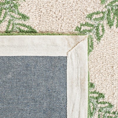 Handmade Ivory and Light Green Floral Wool Accent Rug, 2'6" x 4'