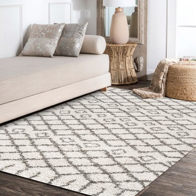 Gray and Ivory Moroccan Diamond Shag 4' x 6' Area Rug