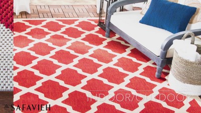 Courtyard Chic Black Rectangular Indoor/Outdoor Easy-Care Rug