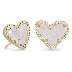 Heart Stud Earrings for Women, Fashion Earrings Are Like Stars, Shining Beside The Ears and Illuminating The Soul - 1 of 3