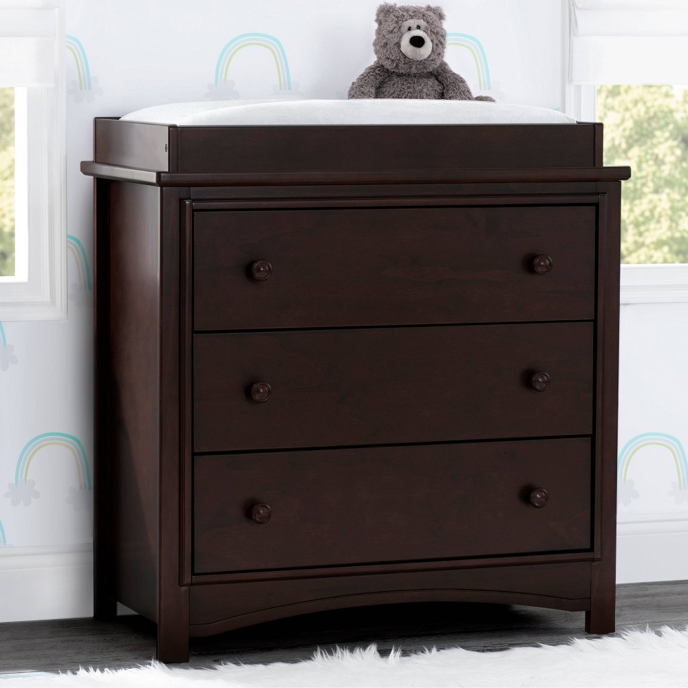 delta children perry 3 drawer dresser with changing top and interlocking drawers - walnut espresso