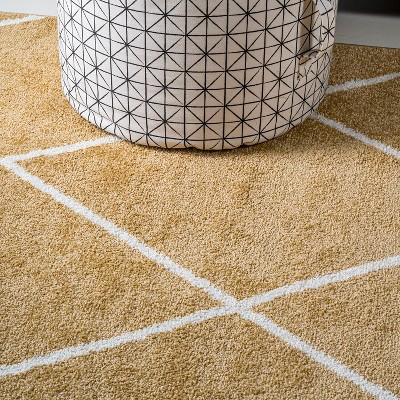 Gold/White Diamond Trellis 8' x 10' Synthetic Area Rug