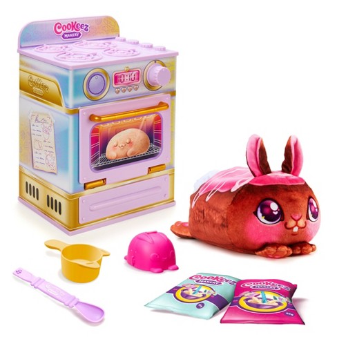  COOKEEZ MAKERY Baked Treatz Oven. Mix & Make a Plush Best  Friend! Place Your Dough in The Oven and Be Amazed When A Warm, Scented,  Interactive, Plush Friend Comes Out! 