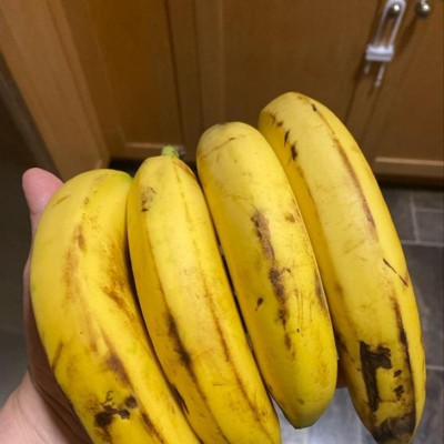 Bunch of Bananas (5-7 bananas per bunch), 2 lb - Kroger