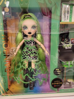 Rainbow High Fantastic Fashion Jade Hunter - Green 11” Fashion Doll and  Playset with 2 Complete Doll Outfits, and Fashion Play Accessories, Great  Gift