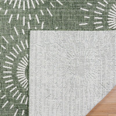 Tiaret Green and Beige Flatweave Indoor/Outdoor Area Rug 5' x 7'