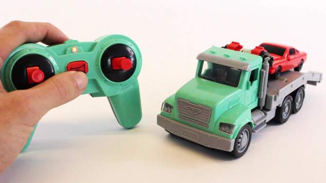 DRIVEN by Battat &#8211; Toy Tow Truck with Remote Control &#8211; Micro Series, 2 of 12, play video