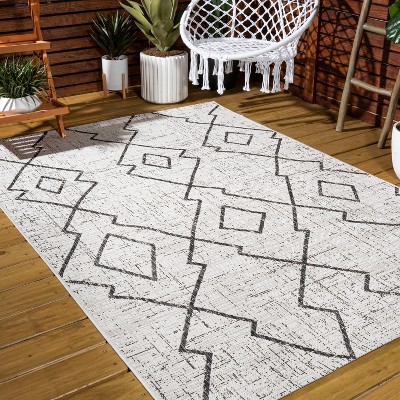 Reversible Black Trellis Synthetic Indoor/Outdoor Rug