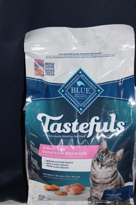 Blue Buffalo Tastefuls Sensitive Stomach Adult Dry Cat Food With