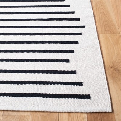 Coastal Charm Black and Ivory 8' x 10' Handwoven Cotton Rug
