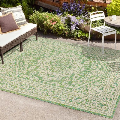 Sinjuri Cream/Green Medallion 4'x6' Synthetic Indoor/Outdoor Rug