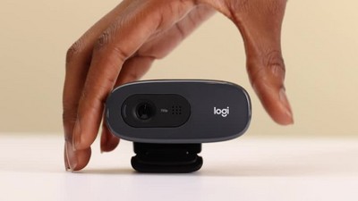 Logitech C270 HD Webcam 720P with Built-in Noise-cancelling Mic 97855070739