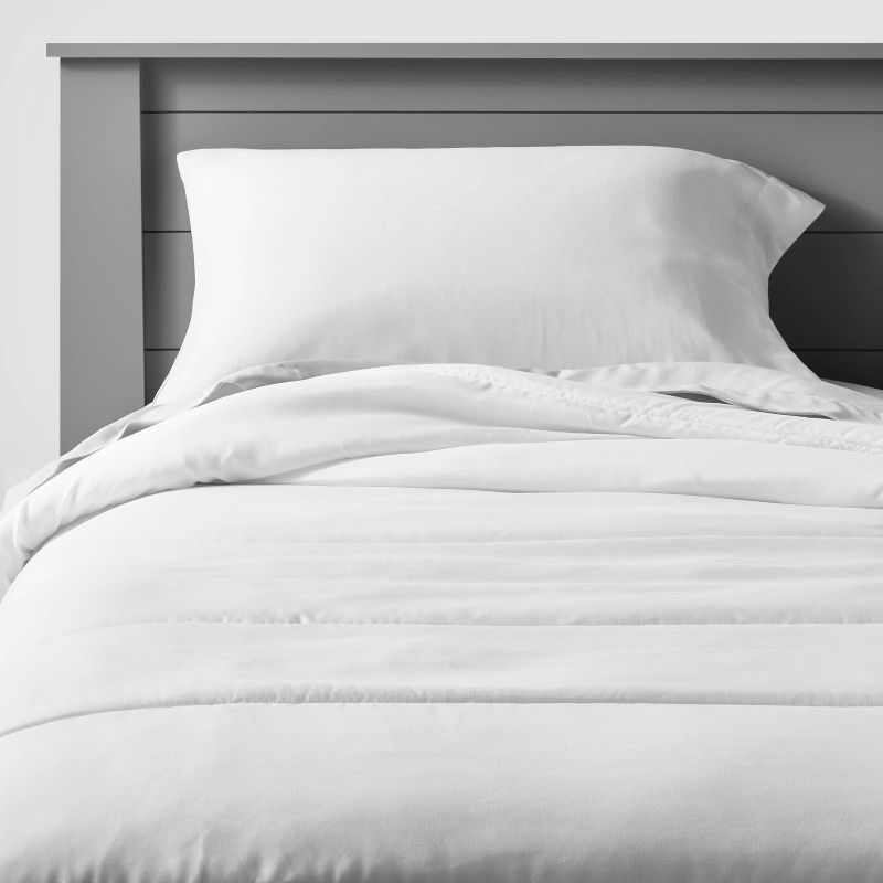 Bed Basics Kids' Duvet Insert White - Pillowfort™, 1 of 5