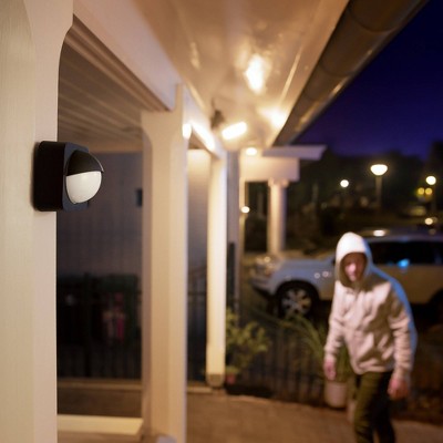 Ideal for use in conjunction with other Philips Hue family products