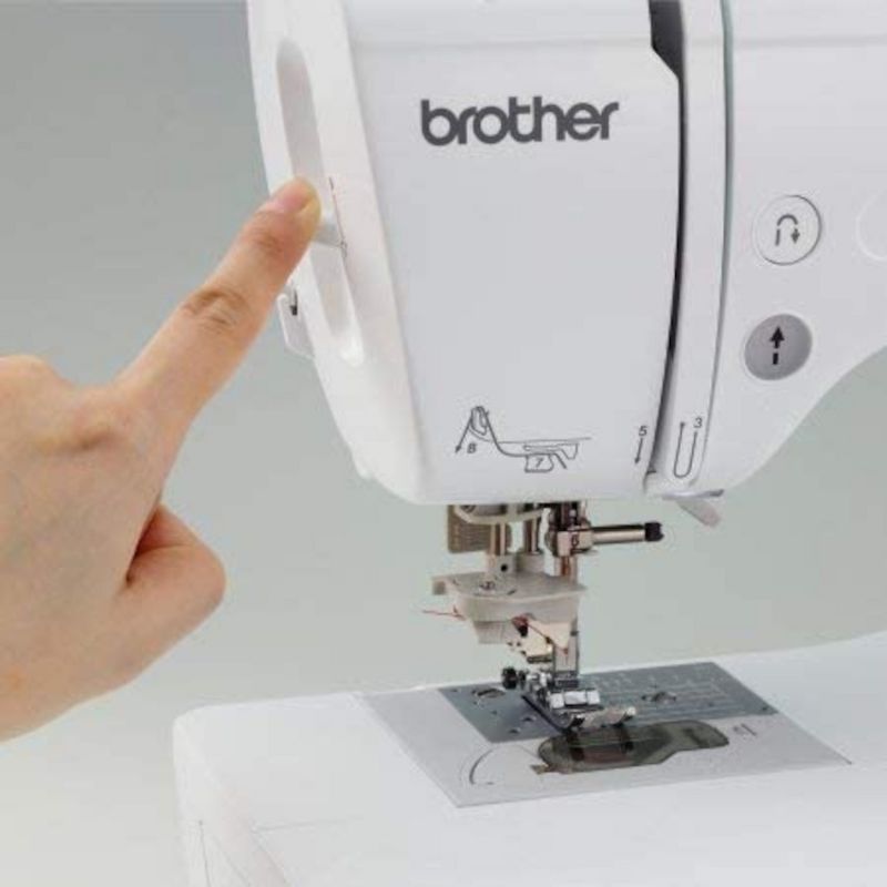 Brother SE625 Sewing and Embroidery Machine 4x4, 2 of 4