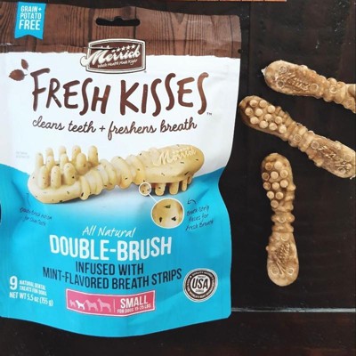 Merrick Fresh Kisses Double brush Dental Dog Treats With Mint
