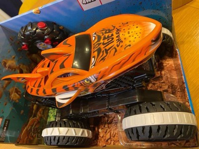 Hot Wheels Monster Trucks 1:15 Scale Remote Control Unstoppable Tiger ...