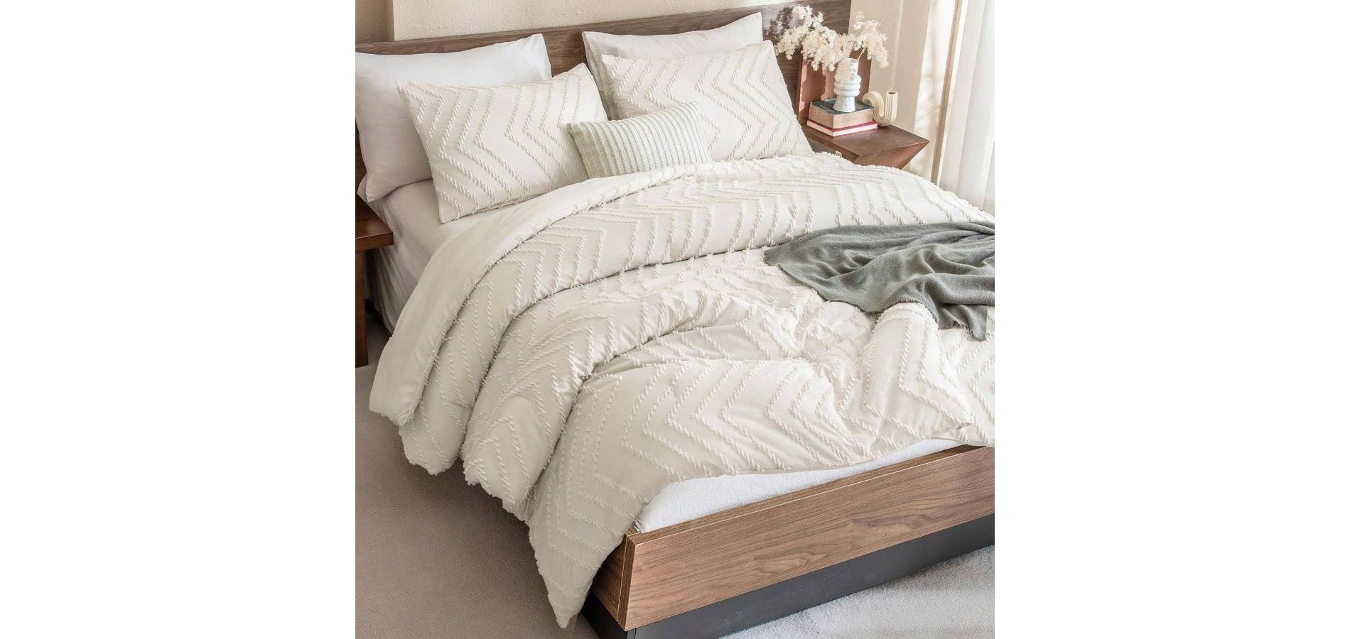 Queen Beige Comforter Set, Soft Tufted Boho Bedding, 3 - Piece Aesthetic Farmhouse Set