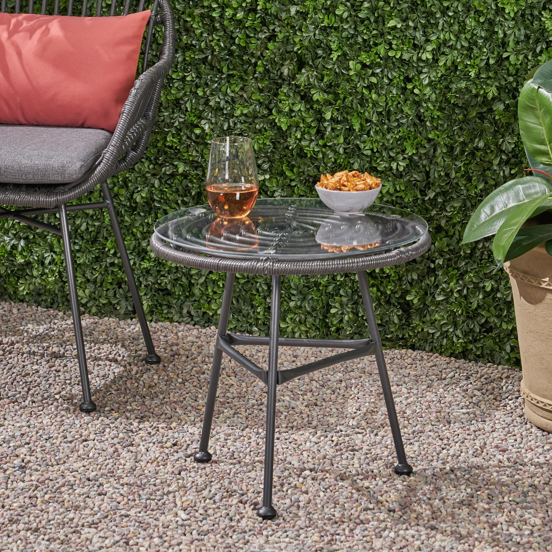Outdoor Glass Top Faux Rattan Side Table, Round Patio Accent Table with Iron Frame for Balcony, Porch, Garden and Deck, Gray