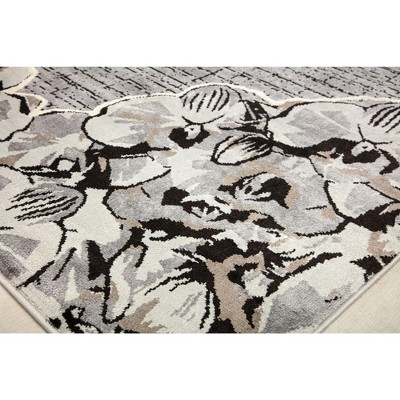 Vera Gray Tufted Floral 5' x 7' Area Rug