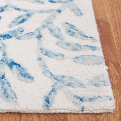 Ivory and Blue Floral Hand-Tufted Wool Area Rug, 5' x 8'